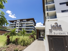 JADE,ALBION - BRISBANE